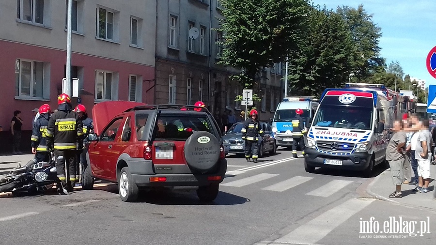  Wypadek na ul. Mickiewicza. Motocyklista potrcony przez osobwk, fot. 2