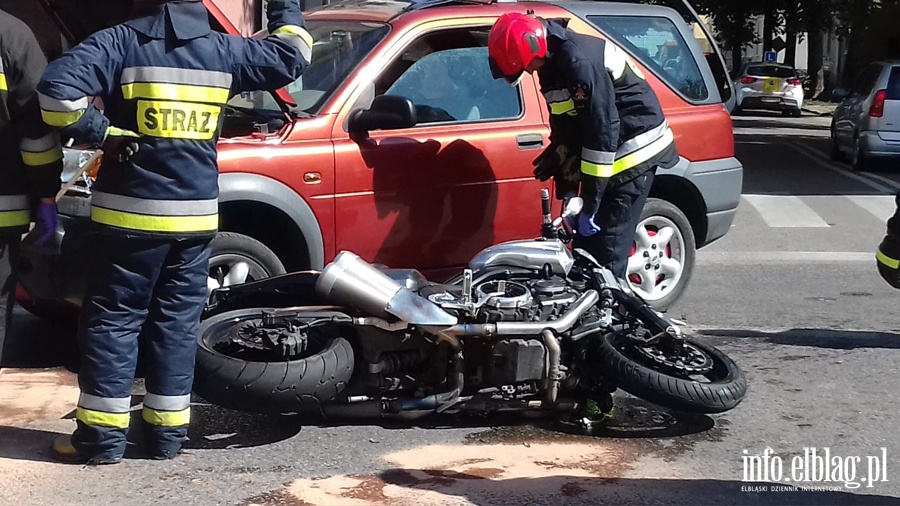  Wypadek na ul. Mickiewicza. Motocyklista potrcony przez osobwk, fot. 5