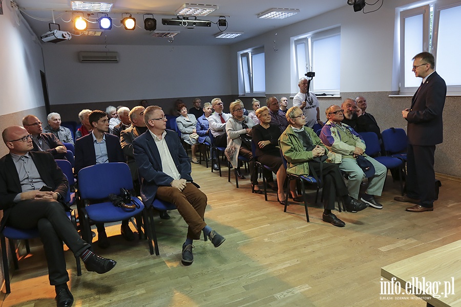 Jerzy Wilk zabiega o gosy mieszkacw Nad Jarem, fot. 12