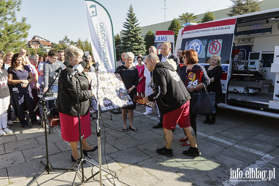 Jerzy Owsiak przekaza karetk do przewozu niemowlakw., fot. 22