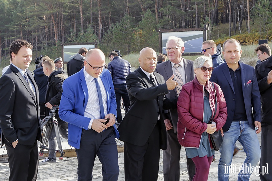 Wizyta Kaczyńskiego na Mierzei. Wkopanie słupka wytyczającego przebieg kanału na Mierzei, fot. 13