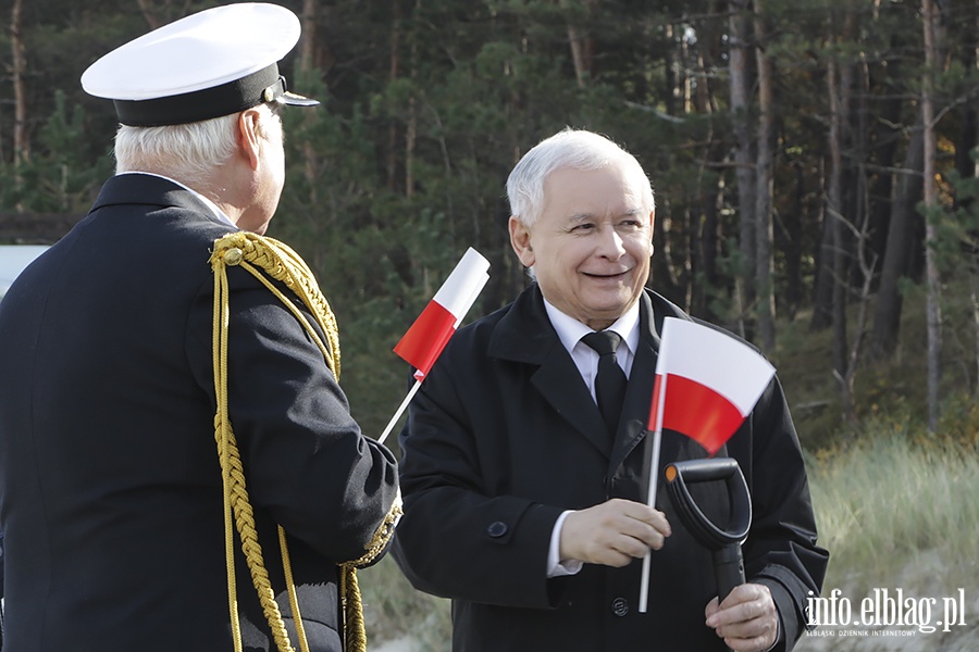 Wizyta Kaczyńskiego na Mierzei. Wkopanie słupka wytyczającego przebieg kanału na Mierzei, fot. 71