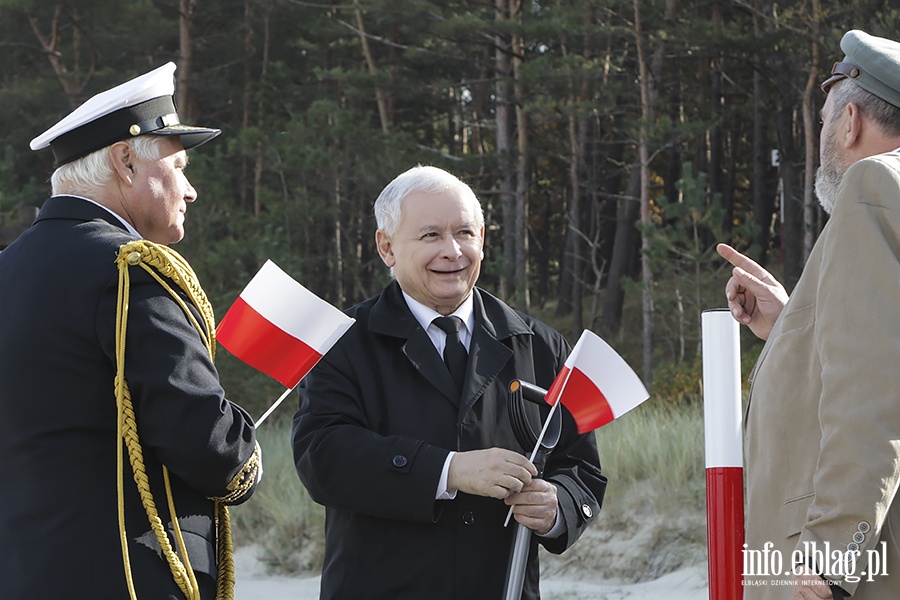 Wizyta Kaczyńskiego na Mierzei. Wkopanie słupka wytyczającego przebieg kanału na Mierzei, fot. 72