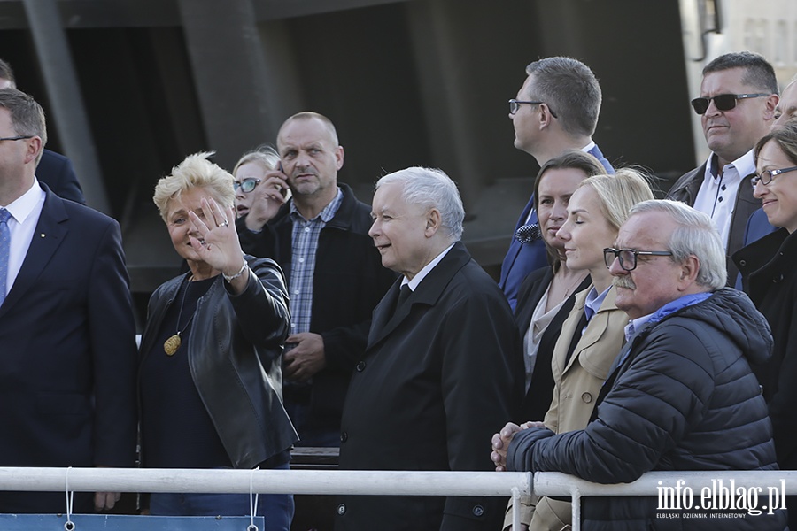 Wizyta Kaczyńskiego na Mierzei. Wkopanie słupka wytyczającego przebieg kanału na Mierzei, fot. 87