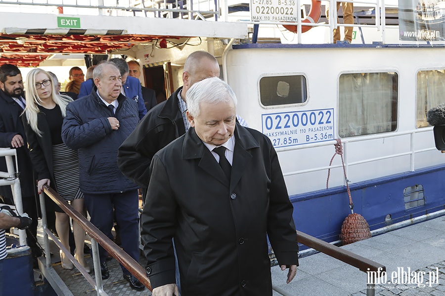 Wizyta Kaczyńskiego na Mierzei. Wkopanie słupka wytyczającego przebieg kanału na Mierzei, fot. 97