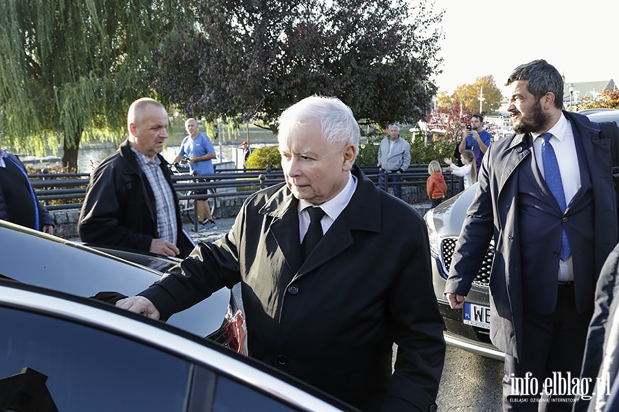Wizyta Kaczyńskiego na Mierzei. Wkopanie słupka wytyczającego przebieg kanału na Mierzei, fot. 103