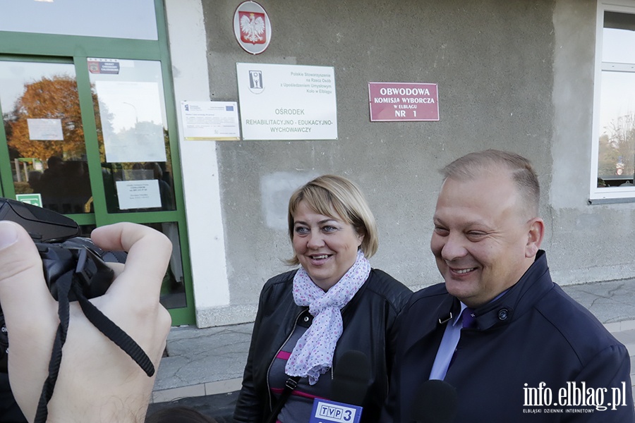 Jako pierwszy do lokalu wyborczego uda si Micha Missan, fot. 16