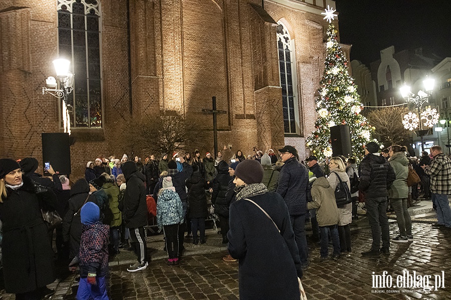 Rozbłysły swiatła na choince, fot. 53