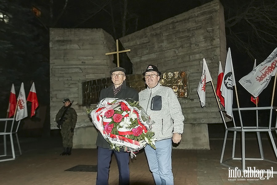 Upamitnili rocznic masakry grudniowej, fot. 16