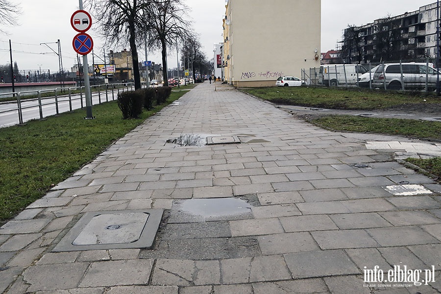 Chodnik Aleja Grunwaldzka, od Sadowej do hali sportowej., fot. 1