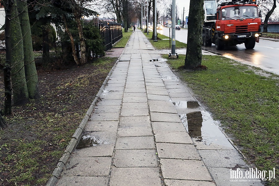 Chodnik Aleja Grunwaldzka, od Sadowej do hali sportowej., fot. 8