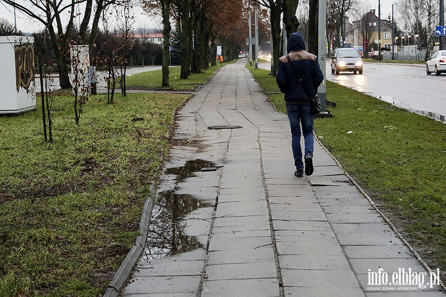 Chodnik Aleja Grunwaldzka, od Sadowej do hali sportowej., fot. 11