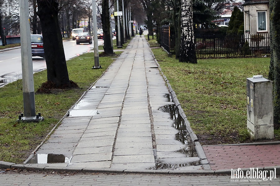 Chodnik Aleja Grunwaldzka, od Sadowej do hali sportowej., fot. 12