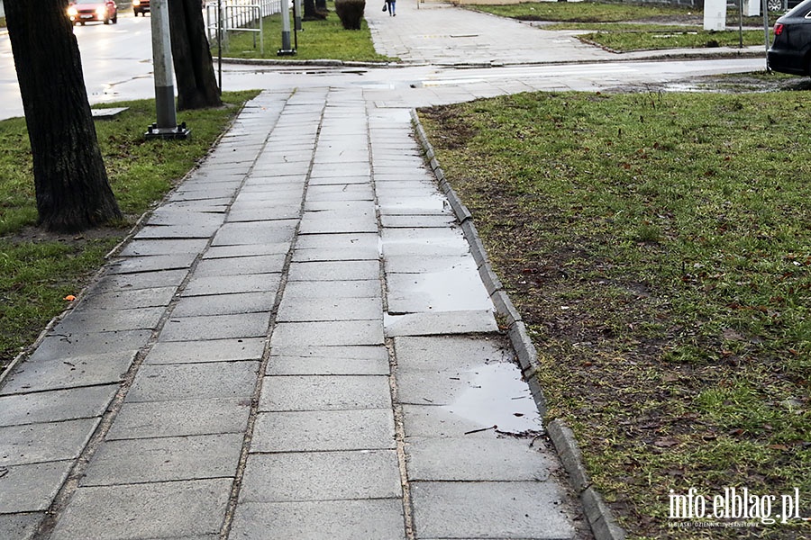 Chodnik Aleja Grunwaldzka, od Sadowej do hali sportowej., fot. 19