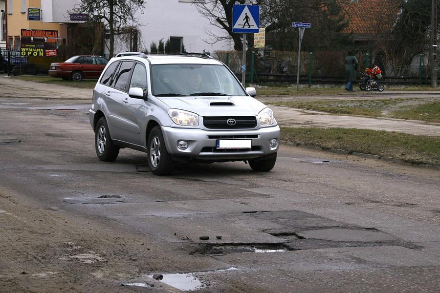 Stan nawierzchni ulicy Niepodległości po zimie, fot. 5
