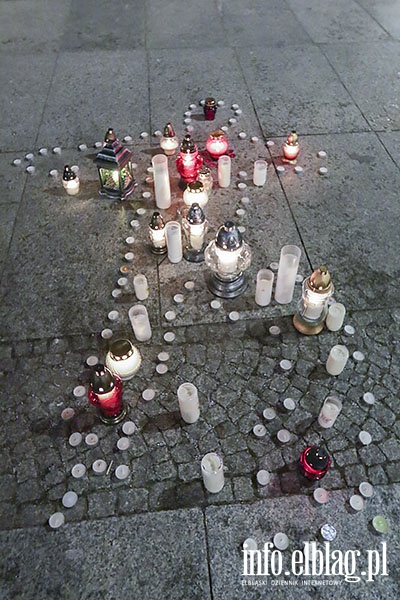 Elblążanie w milczeniu pożegnali Pawła Adamowicza, fot. 31