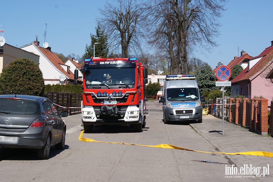 Ulica Kolejowa: Osobowe BMW wjechao w budynek mieszkalny, fot. 3