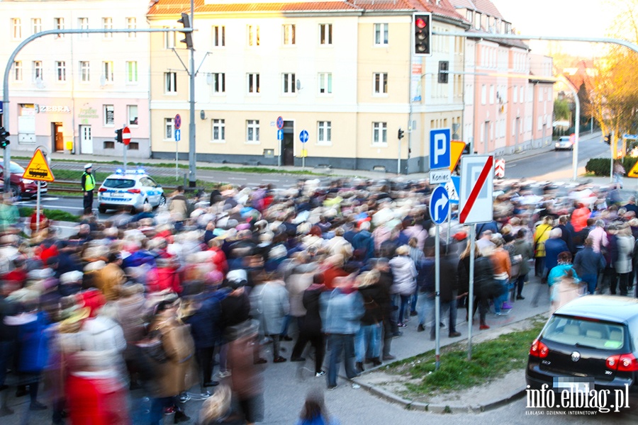 Droga krzyowa przesza ulicami Elblga., fot. 15