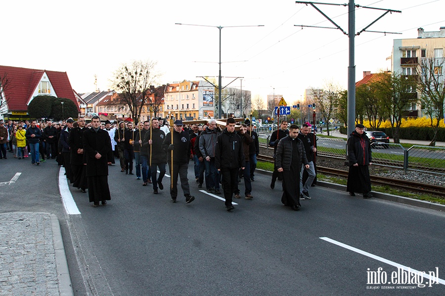 Droga krzyowa przesza ulicami Elblga., fot. 20