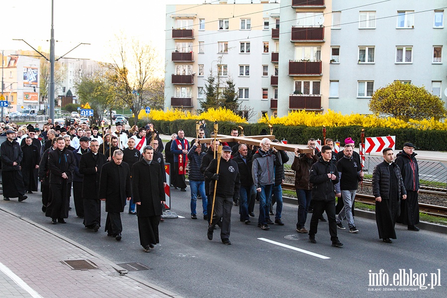 Droga krzyowa przesza ulicami Elblga., fot. 21