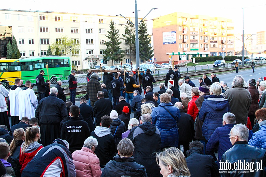 Droga krzyowa przesza ulicami Elblga., fot. 24