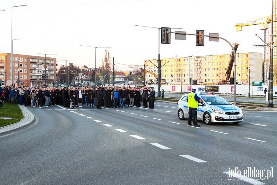 Droga krzyowa przesza ulicami Elblga., fot. 38