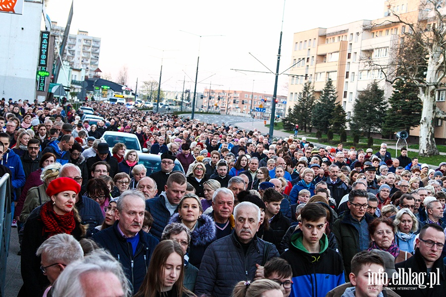 Droga krzyowa przesza ulicami Elblga., fot. 46