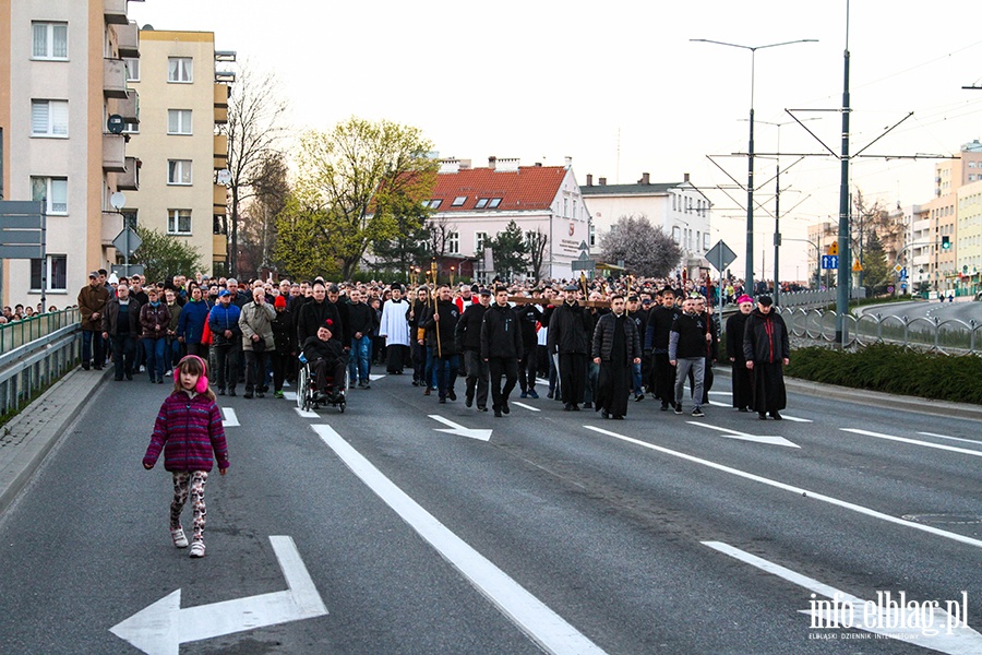 Droga krzyowa przesza ulicami Elblga., fot. 48