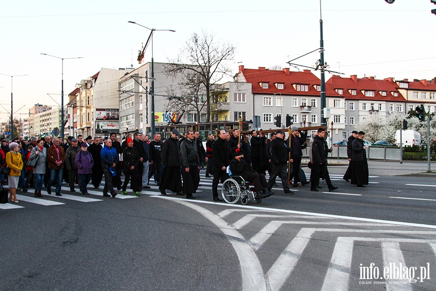 Droga krzyowa przesza ulicami Elblga., fot. 49