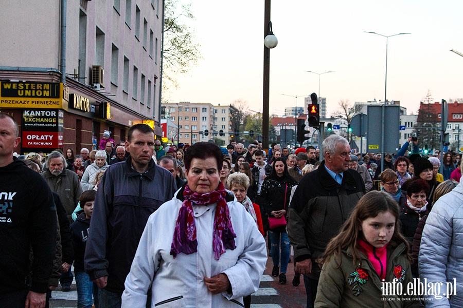 Droga krzyowa przesza ulicami Elblga., fot. 51