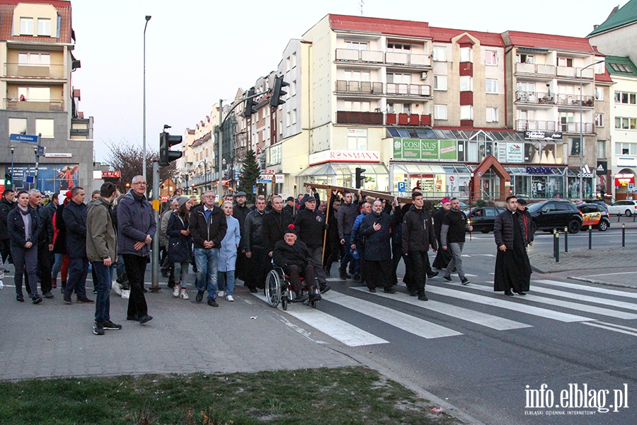 Droga krzyowa przesza ulicami Elblga., fot. 56