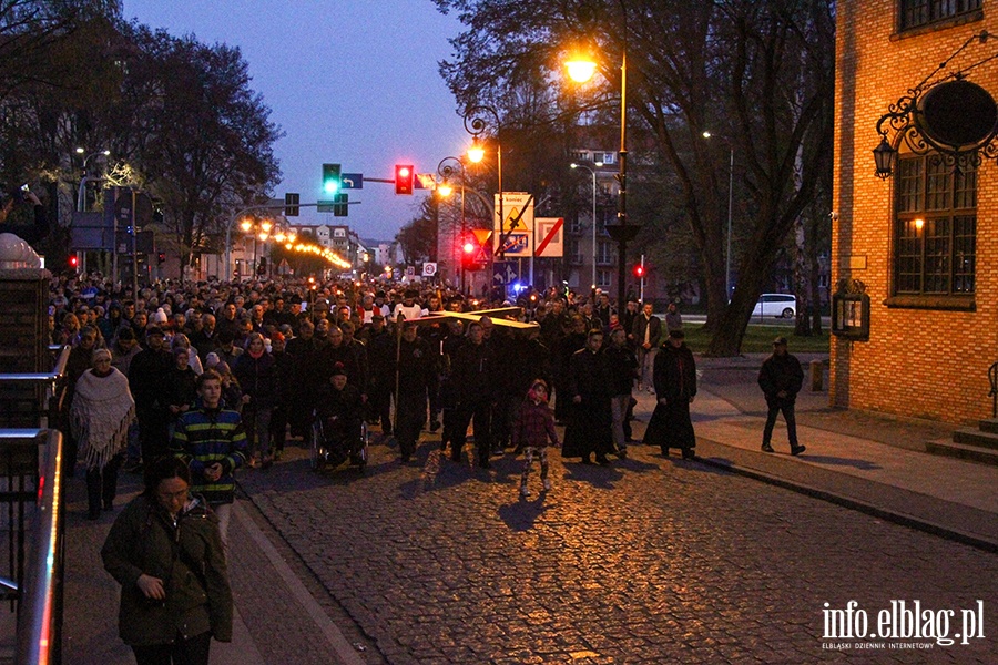 Droga krzyowa przesza ulicami Elblga., fot. 61