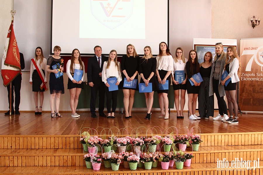 Maturzyści z ZSEiO zakończyli rok szkolny., fot. 36