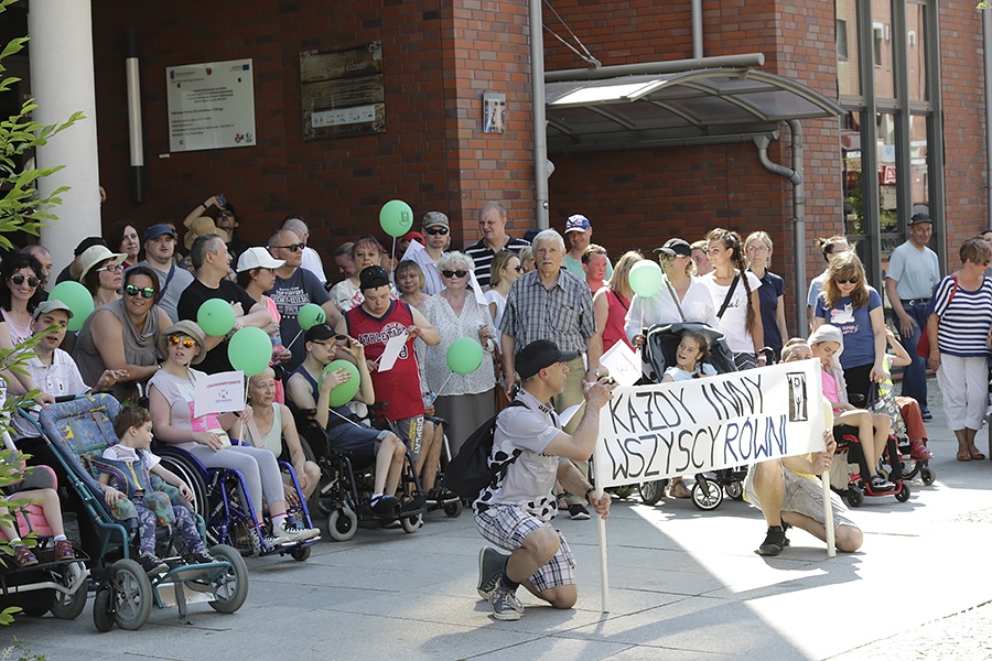 Przemarsz niepenosprawnych mieszkacw Elblga, fot. 40