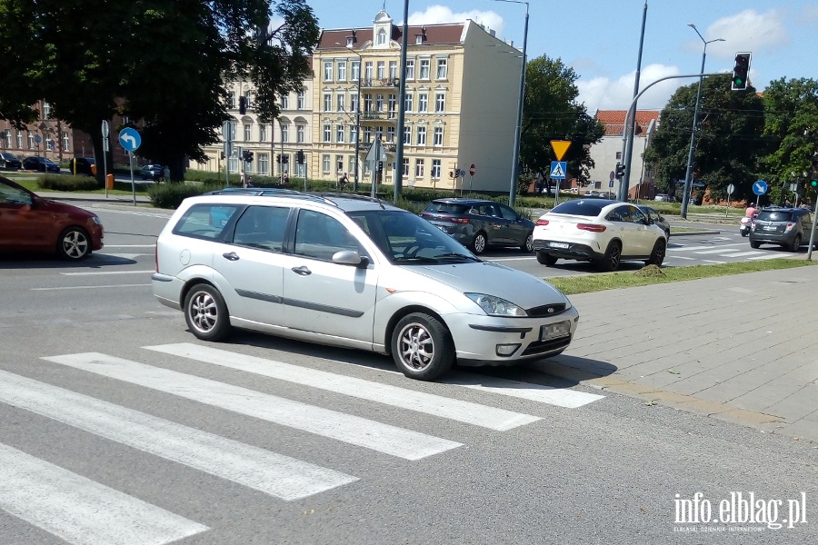 Mistrzowie parkowania w Elblągu część 24, fot. 16