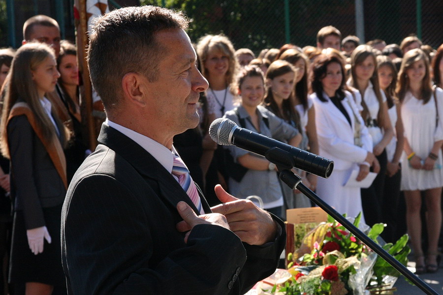 Rozpoczęcie nowego roku szkolnego i pożegnanie dyrektora Andrzeja Korpackiego w II LO, fot. 15