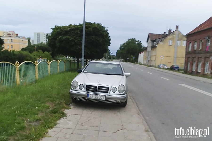 Mistrzowie parkowania w Elblągu (część 28), fot. 1
