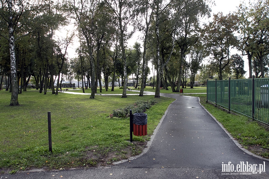 Park przy ulicy Lotniczej i placu Wolnoci, fot. 1