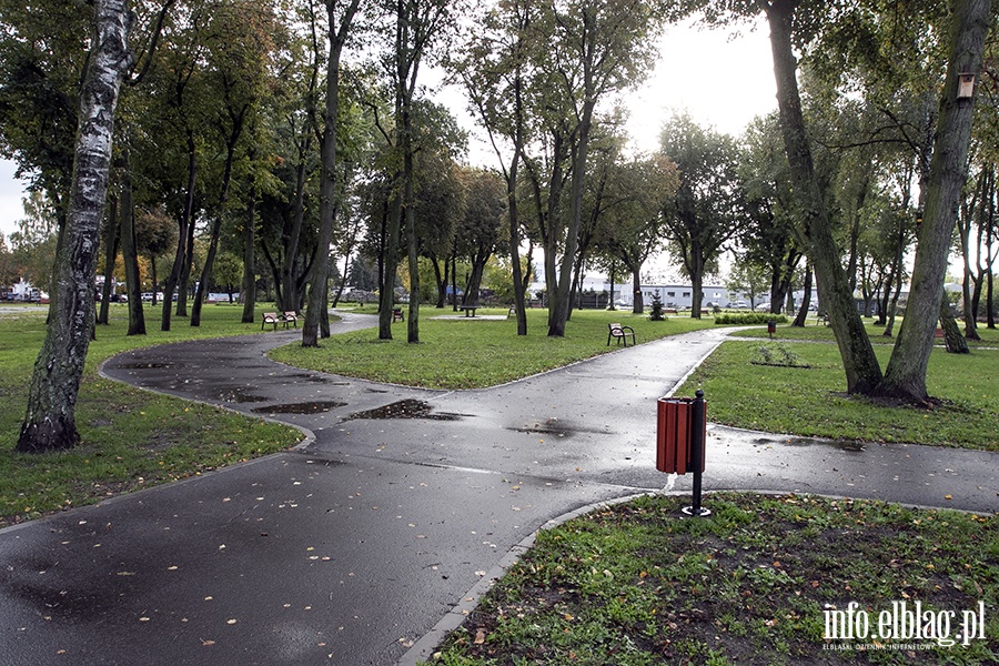 Park przy ulicy Lotniczej i placu Wolnoci, fot. 2