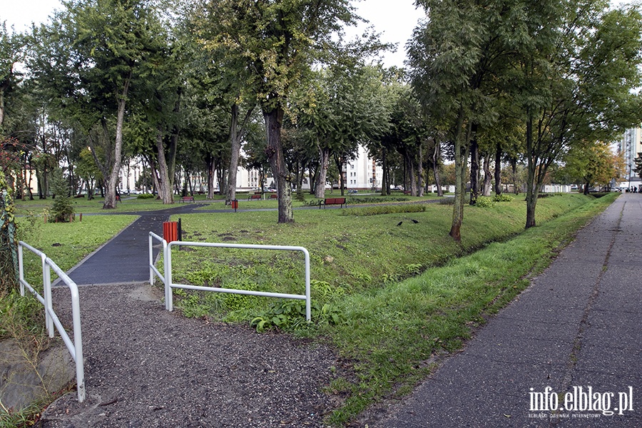 Park przy ulicy Lotniczej i placu Wolnoci, fot. 6