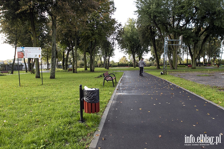 Park przy ulicy Lotniczej i placu Wolnoci, fot. 11