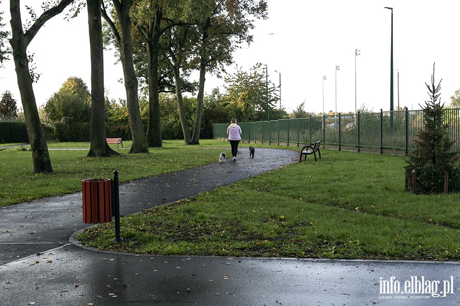 Park przy ulicy Lotniczej i placu Wolnoci, fot. 15