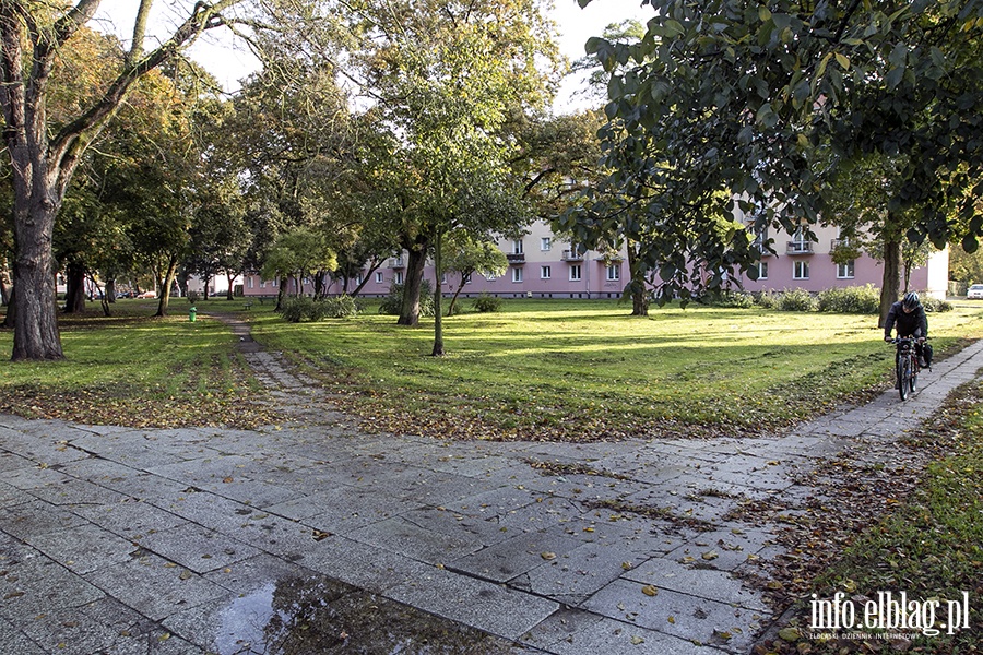 Park przy ulicy Lotniczej i placu Wolności, fot. 23