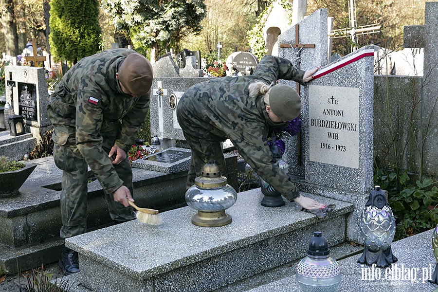 Sprzatanie grobw zonierzy AK, fot. 18