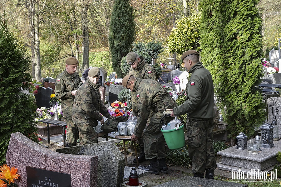 Sprzatanie grobów zołnierzy AK, fot. 28