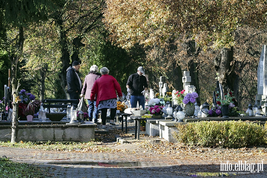 Cmentarz Agrykola sprzatanie grobw, fot. 17