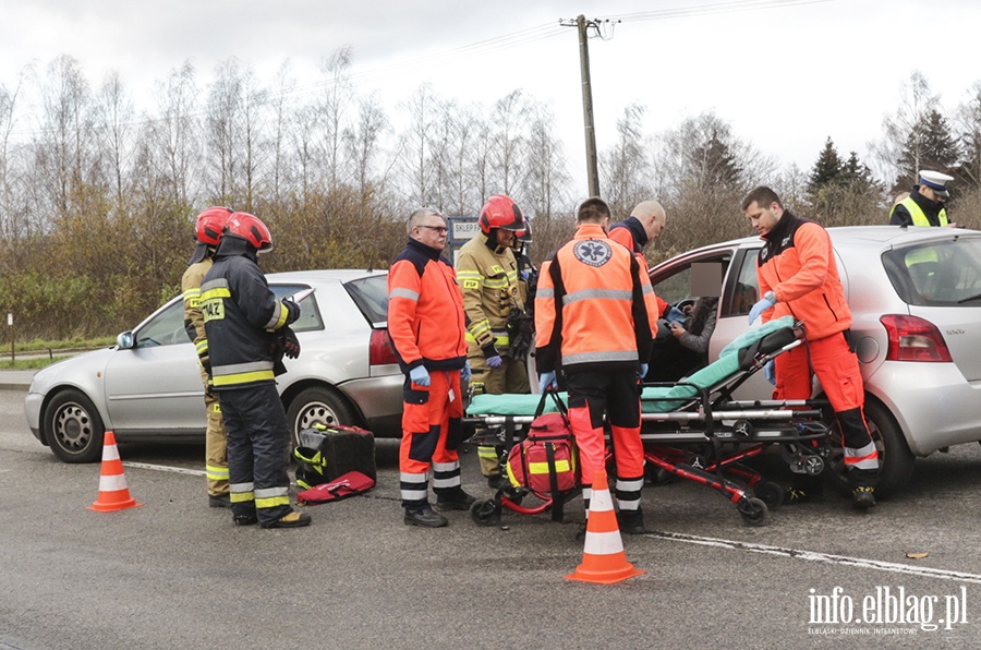 Zderzenie dwóch samochodów na ulicy Żuławskiej, fot. 9