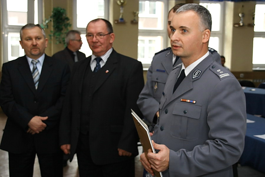 Podsumowanie plebiscytu i wręczenie nagród najlepszym dzielnicowym Elbląga i powiatu 2009 r., fot. 17