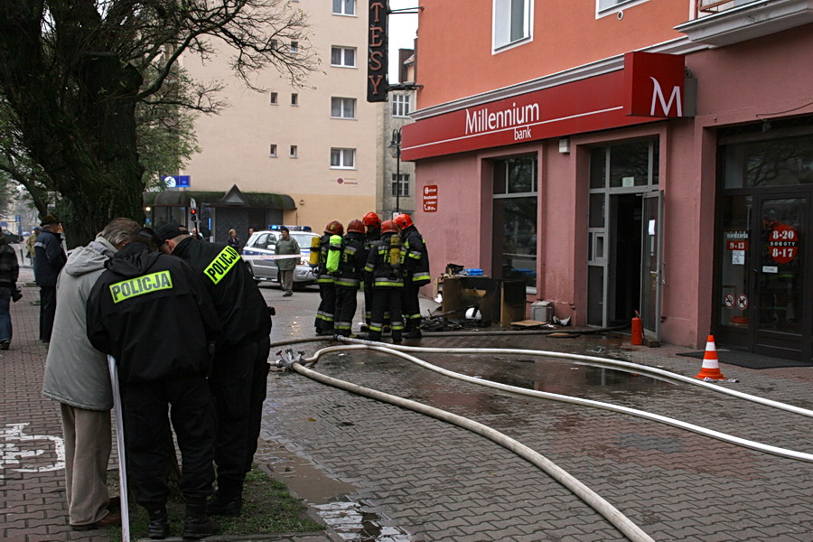 Podpalenie i pożar banku Millennium przy ul. Hetmańskiej, fot. 14