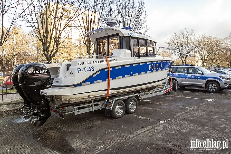 Policja przekazanie nowych samochodw i odzi motorowej., fot. 4